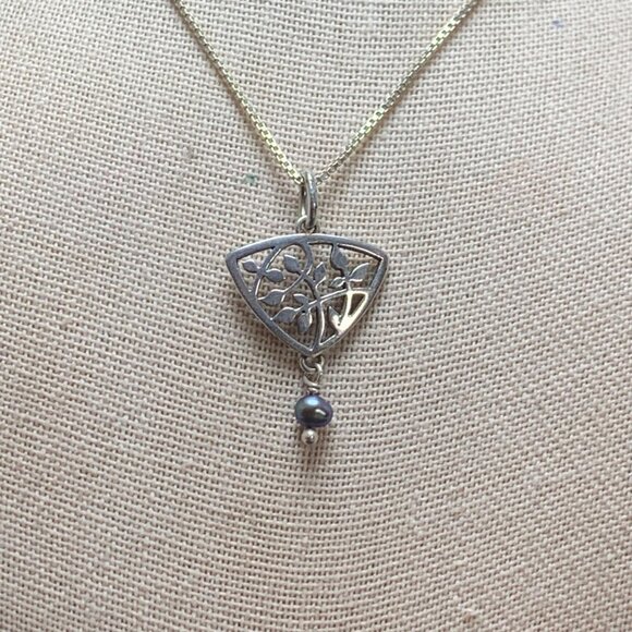 Sterling Silver 925 Pearl Floral Leaf Design Pendant Necklace Size 20" Chain - Picture 3 of 10